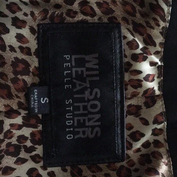 Woman's light weight leather blazer - Picture 3 of 4